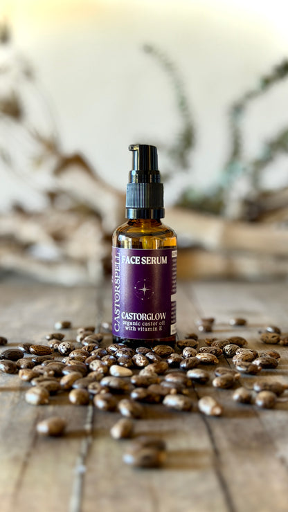CastorGlow face serum with castor oil, jojoba and vitamin E.
CastorGlow nourishing face serum in amber glass bottle.